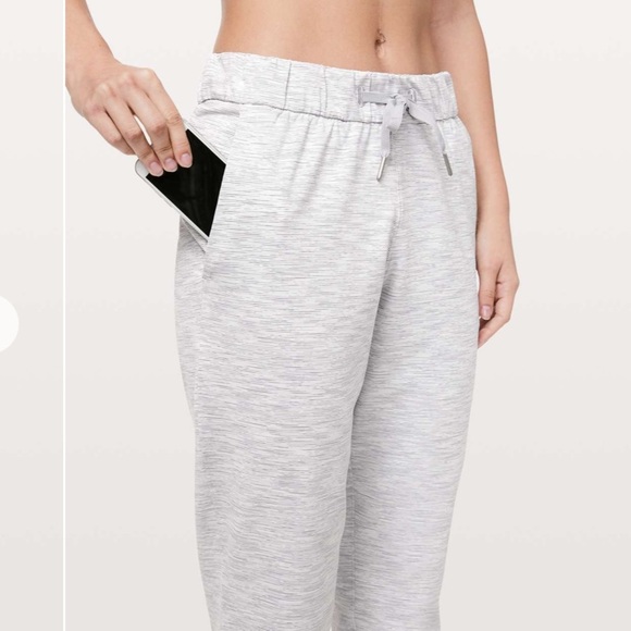 Lululemon On The Fly Pant 27” - Picture 3 of 13